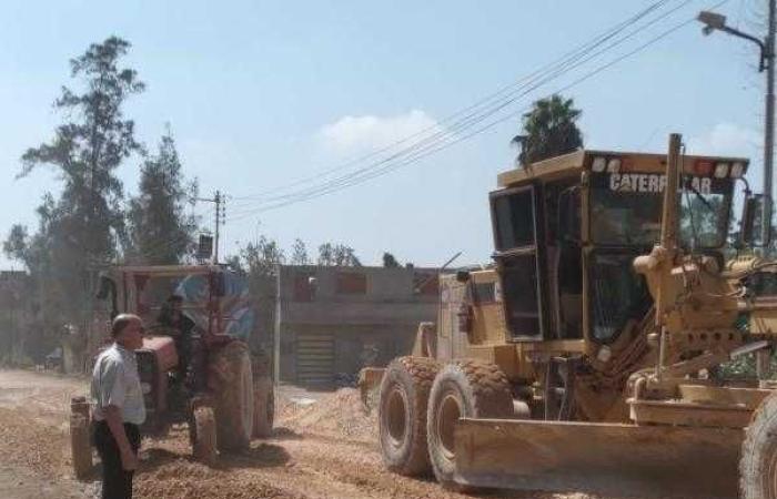 محافظ كفر الشيخ يتابع رصف طريق «الجرايدة - المنشية» بطول 4 كم ببيلا