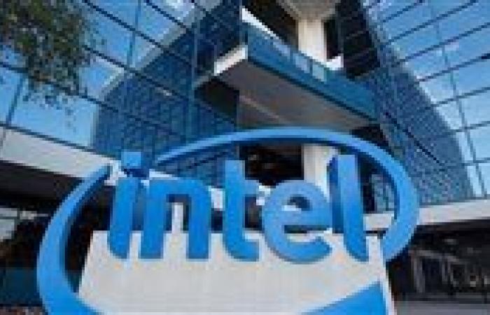 Intel Lands Amazon Chip Deal Amid Foundry Split، Plant Pullback